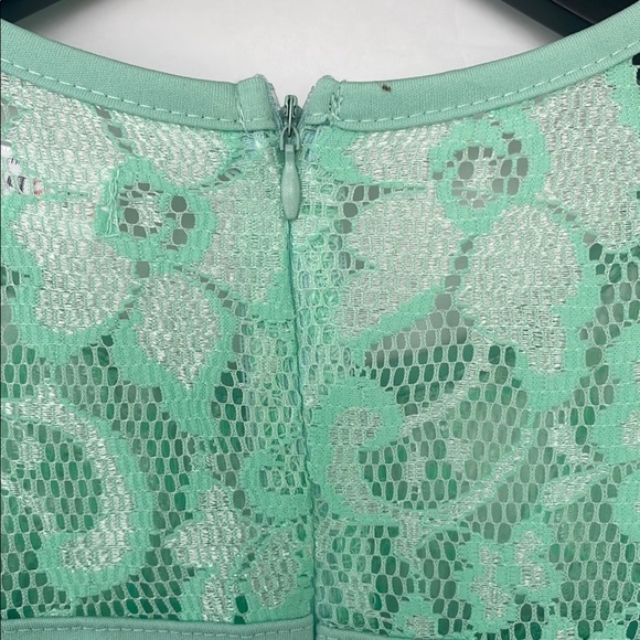Green A-Line Sleeveless Lace Dress Medium - Picture 9 of 17